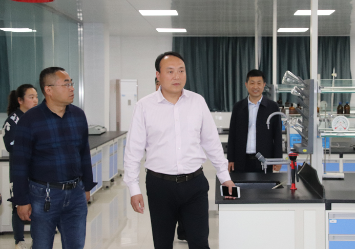 镇平县财务局副局长王兆倩一行到临周口考查供水办理任务